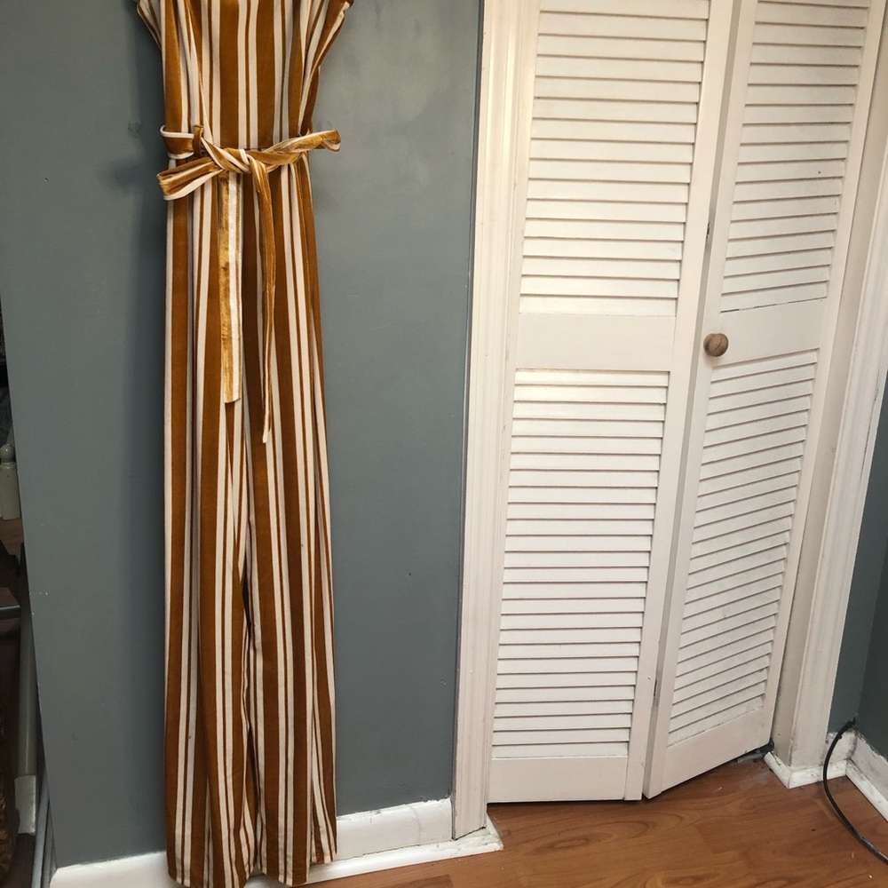 Gold Velvet jumpsuit - Picture 2 of 4